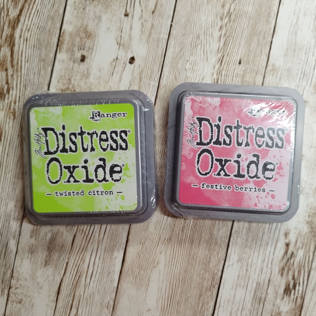 Distress oxide twisted citron + festive berries