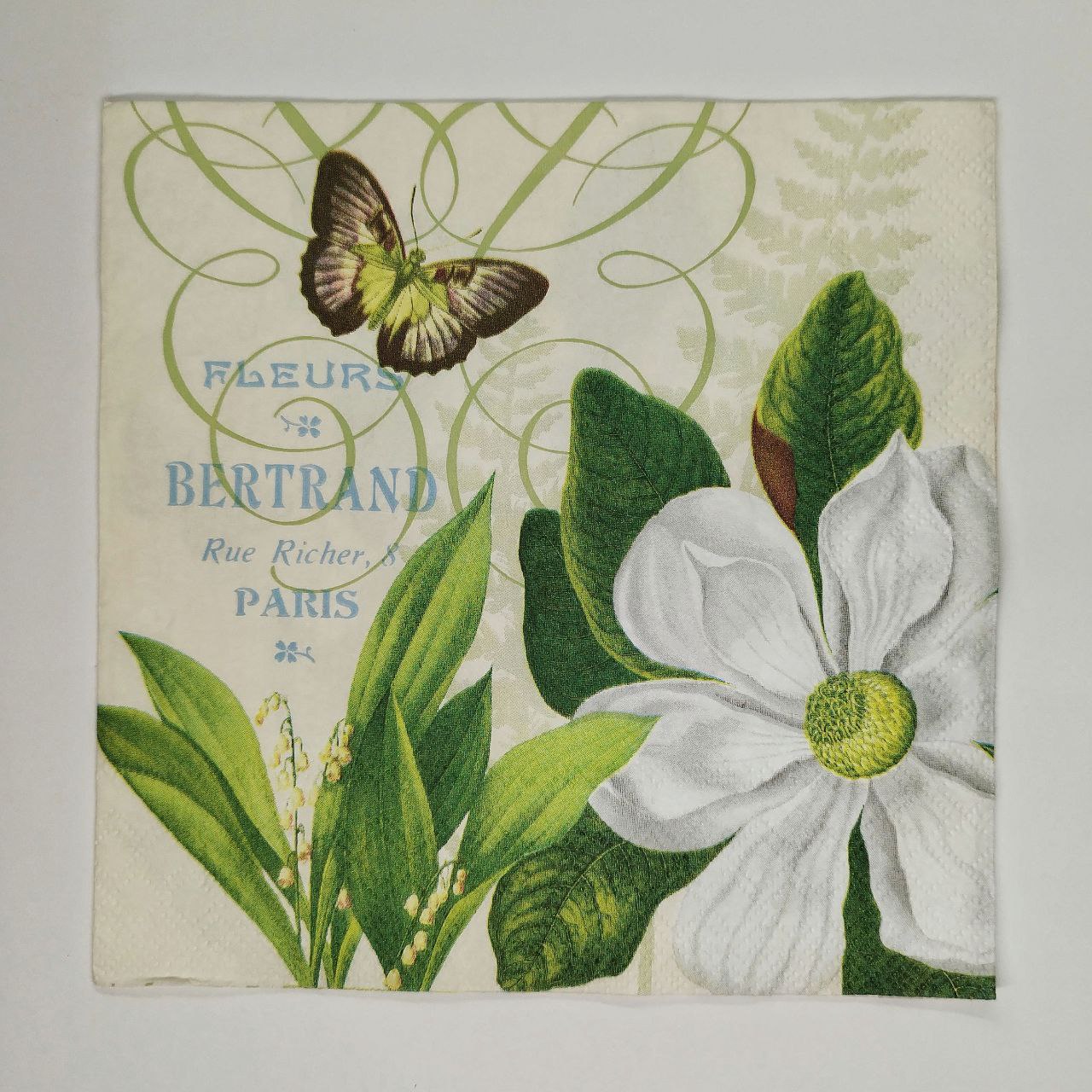 Servilleta con flores y hojas
